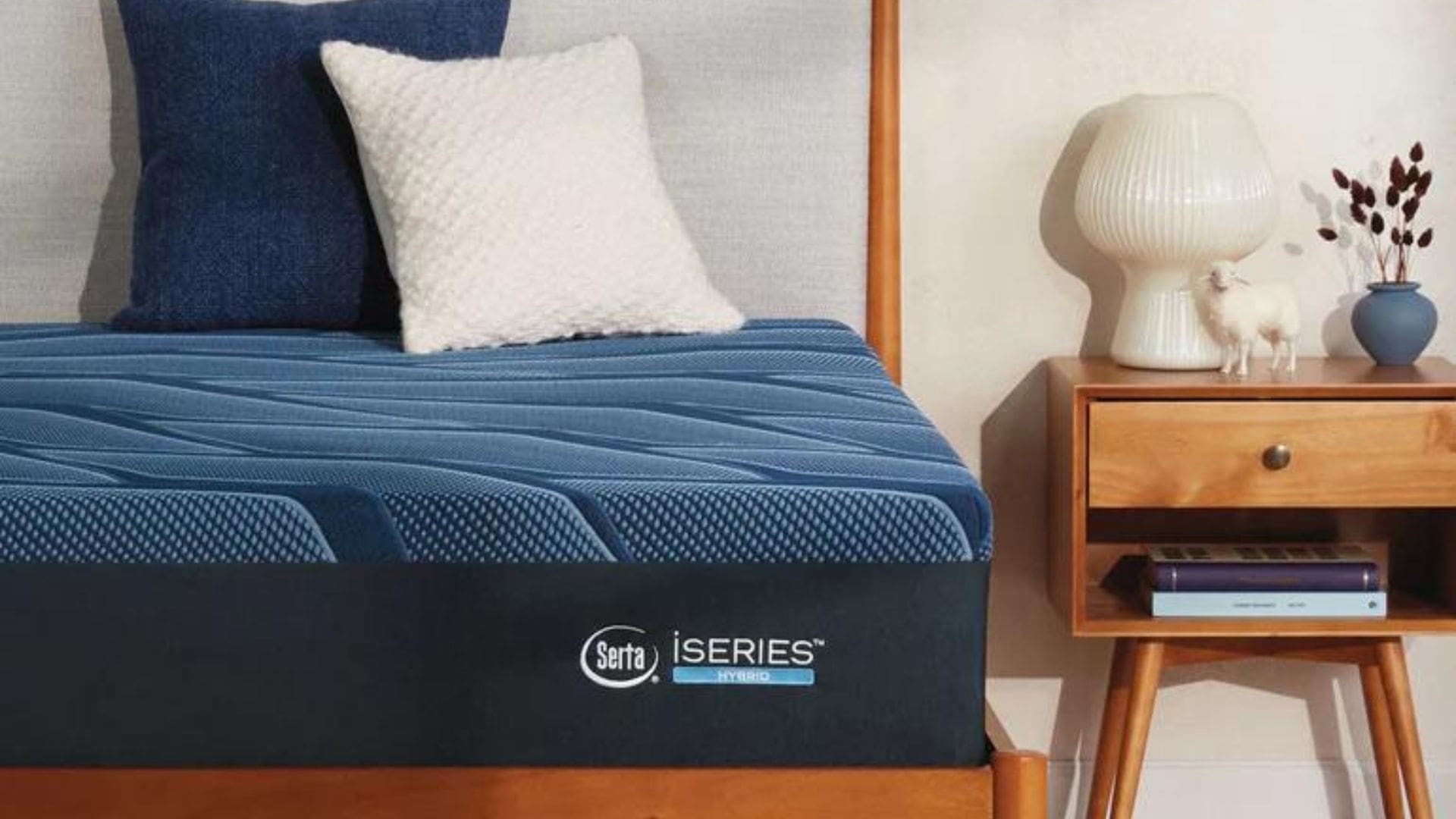 Serta iSeries Hybrid 1000 12" Medium Mattress - Queen - Image 3